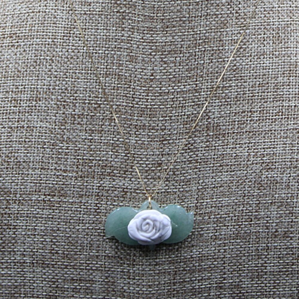 14k Jade Flower Pendant Necklace